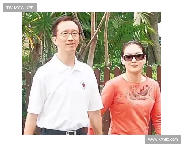 伏明霞回应与梁锦松年龄差争议称自己喜欢成熟一点的伴侣 伏明霞回应与梁锦松年龄差争议称自己喜欢成熟一点的伴侣