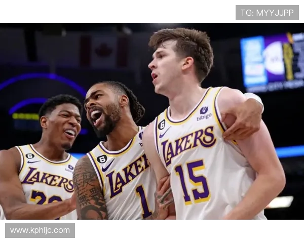 湖人上演以一敌三的惊天逆袭全场高燃热血瞬间点燃球迷激情