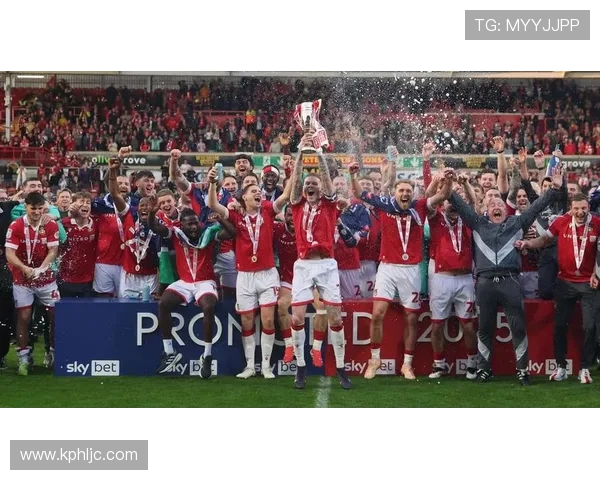 英超赛场上逆境中崛起完美诠释队魂的伟大精神与担当