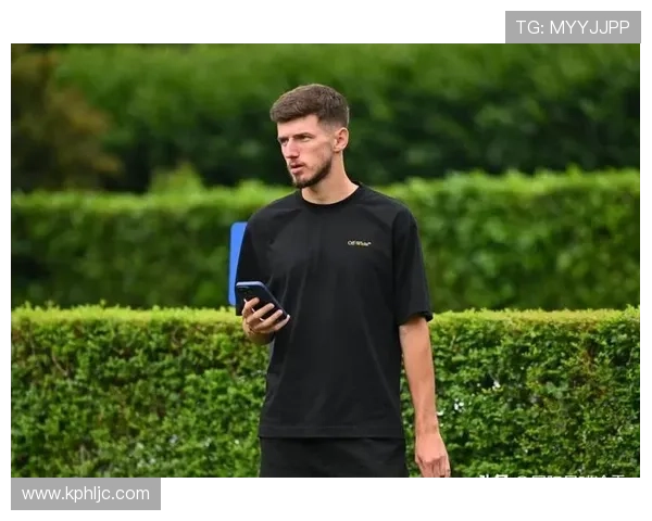 记者齐沃执教国米首次训练阿切尔比姆希塔良登场备战蓝黑新篇章