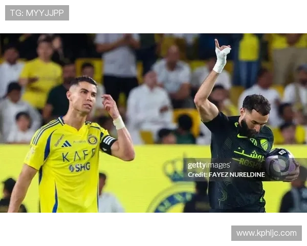 裁判争议再遇C罗正面交锋经典戏码再度上演震撼全场热议