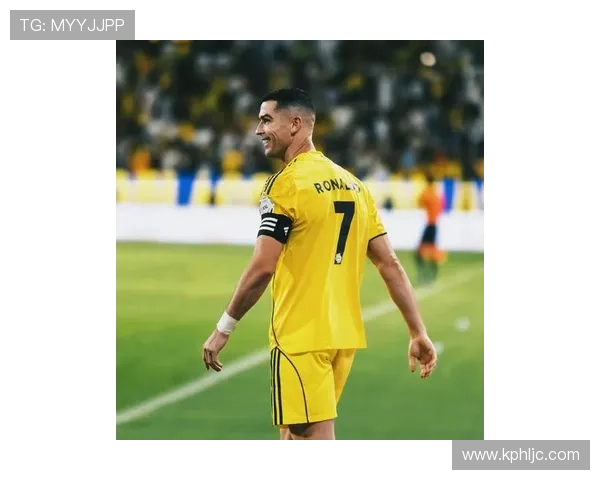 40岁C罗赛后主动伸手示好 亚马尔侧脸回避一幕成赛场焦点