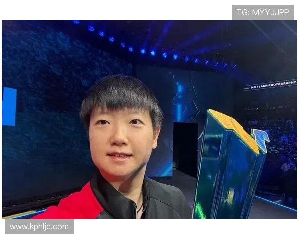 赛后采访引爆全场关注他的每个动作都被瞬间推上各大热搜榜单之中